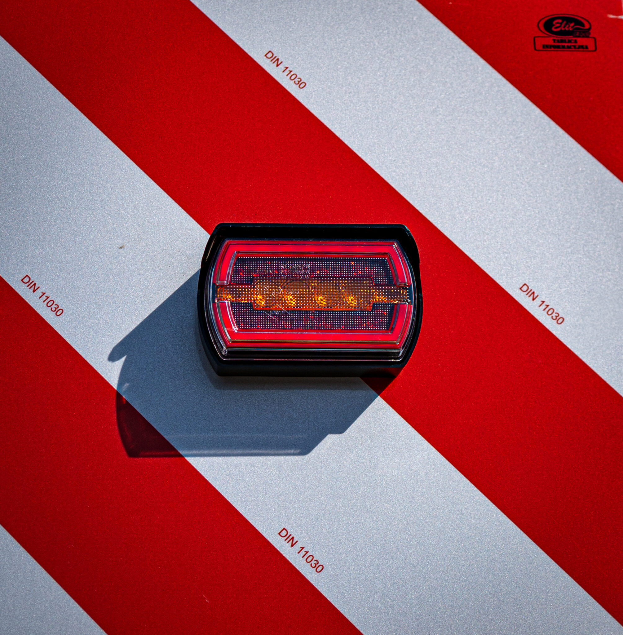 Комплект светодиодных ламп 12/24 В с табличками для негабаритного транспорта, с разъёмом и вилкой типа Superseal