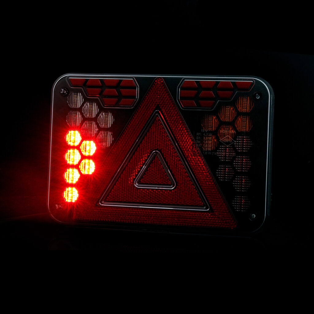 Задний комбинированный фонарь HORUS LZD 3224 (правый), 6-функциональный (без подсветки номерного знака)