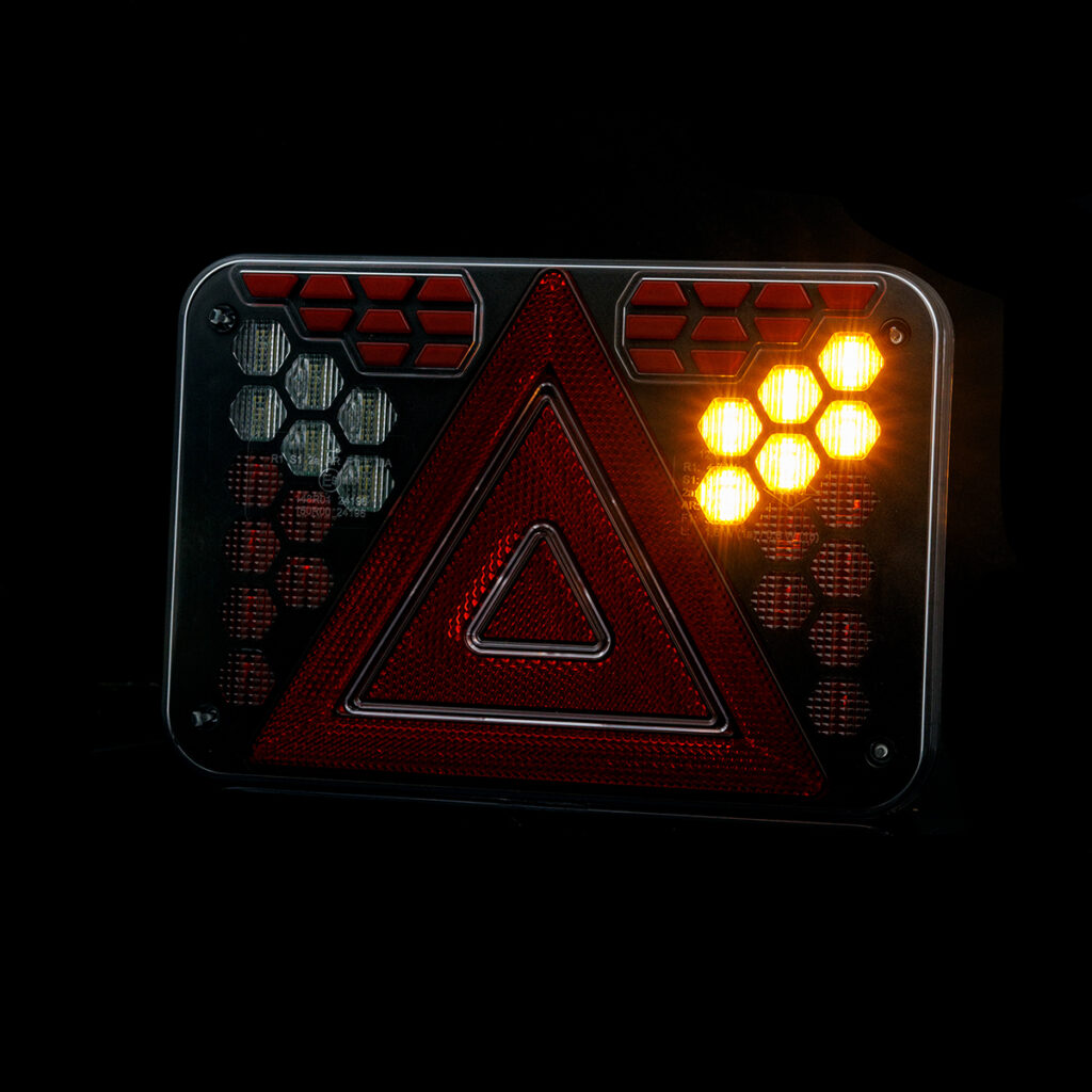 Задний комбинированный фонарь HORUS LZD 3224 (правый), 6-функциональный (без подсветки номерного знака)